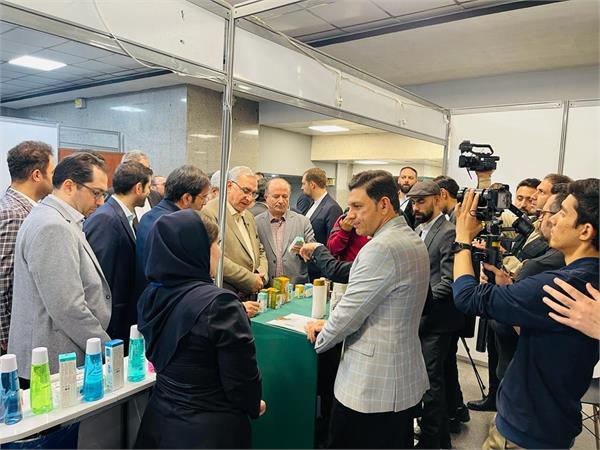 بازدید وزیر بهداشت از غرفه دانشگاه علوم پزشکی کرمانشاه در دومین ایده بازار فناور سلامت