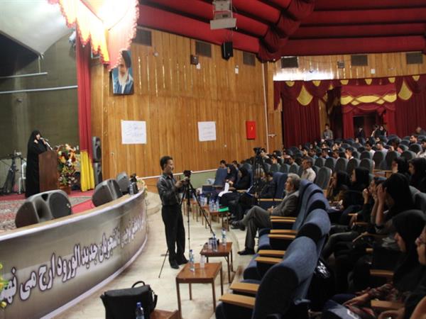 گزارش تصویری از حضور پر رنگ مرکز رشد در جشن جدید الورودی های دانشگاه